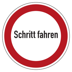 Verbotszeichen Schritt fahren