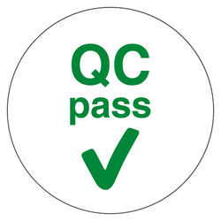 Qualitätskennzeichen QC pass mit Haken Weiß Rund